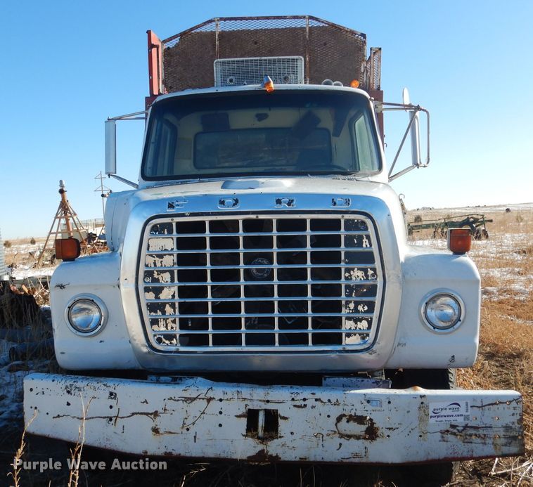 image for item DG5882 1976 Ford LNT9000 grain truck