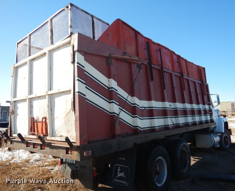 image for item DG5882 1976 Ford LNT9000 grain truck