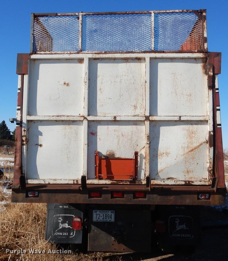 image for item DG5882 1976 Ford LNT9000 grain truck