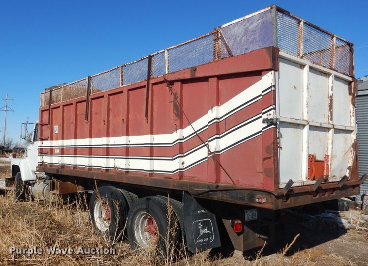image for item DG5882 1976 Ford LNT9000 grain truck