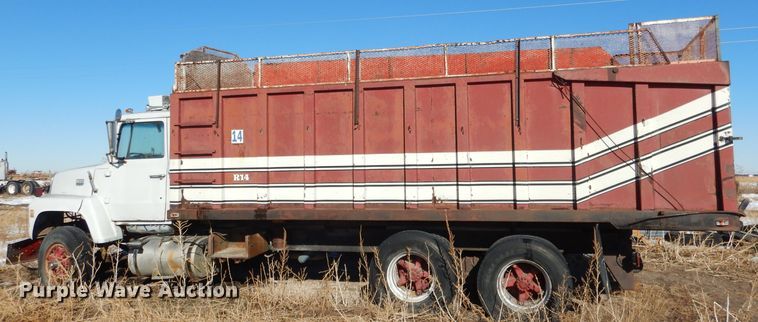 image for item DG5882 1976 Ford LNT9000 grain truck