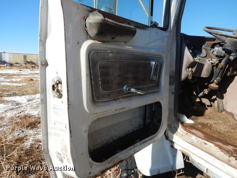 image for item DG5882 1976 Ford LNT9000 grain truck