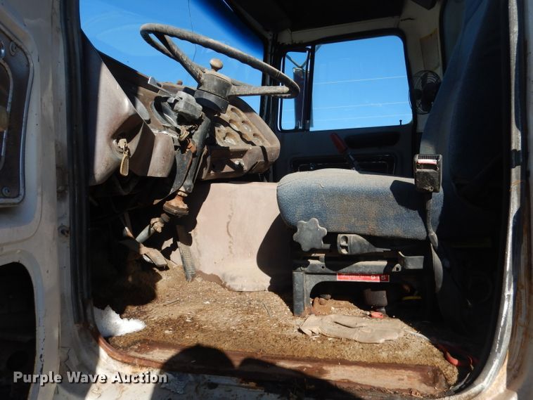 image for item DG5882 1976 Ford LNT9000 grain truck