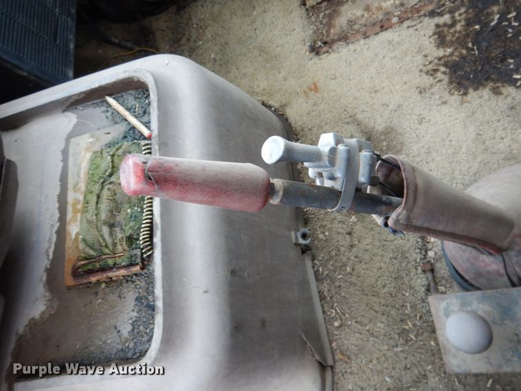 image for item DG5882 1976 Ford LNT9000 grain truck