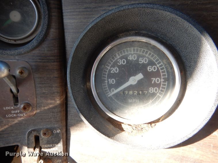 image for item DG5882 1976 Ford LNT9000 grain truck