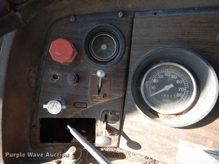 image for item DG5882 1976 Ford LNT9000 grain truck