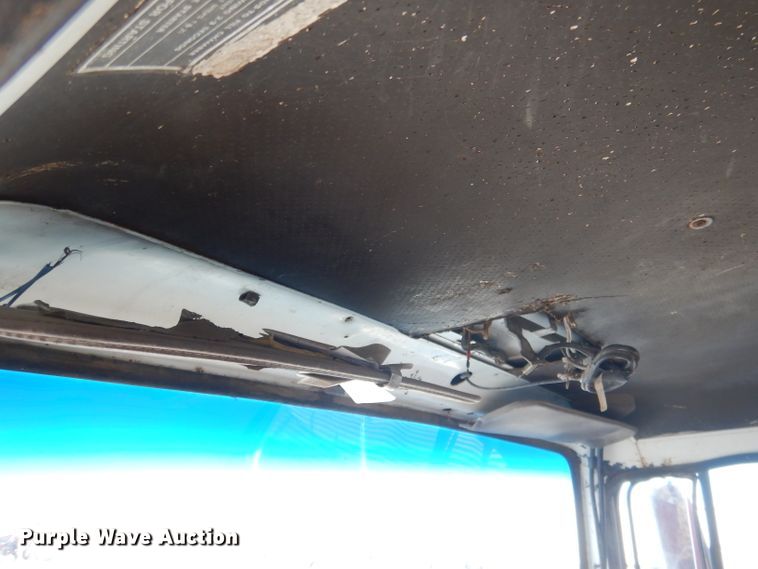 image for item DG5882 1976 Ford LNT9000 grain truck