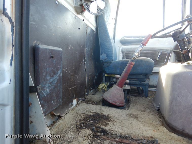 image for item DG5882 1976 Ford LNT9000 grain truck