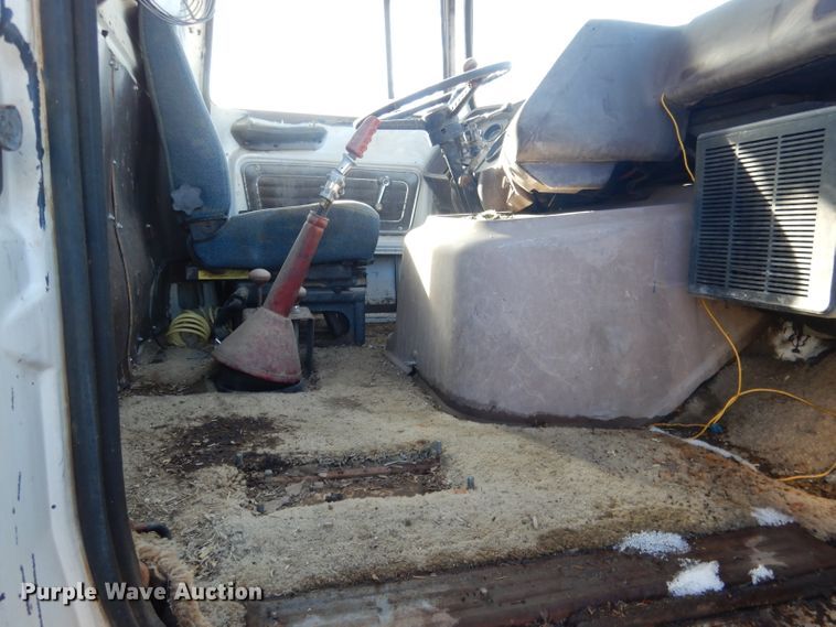 image for item DG5882 1976 Ford LNT9000 grain truck