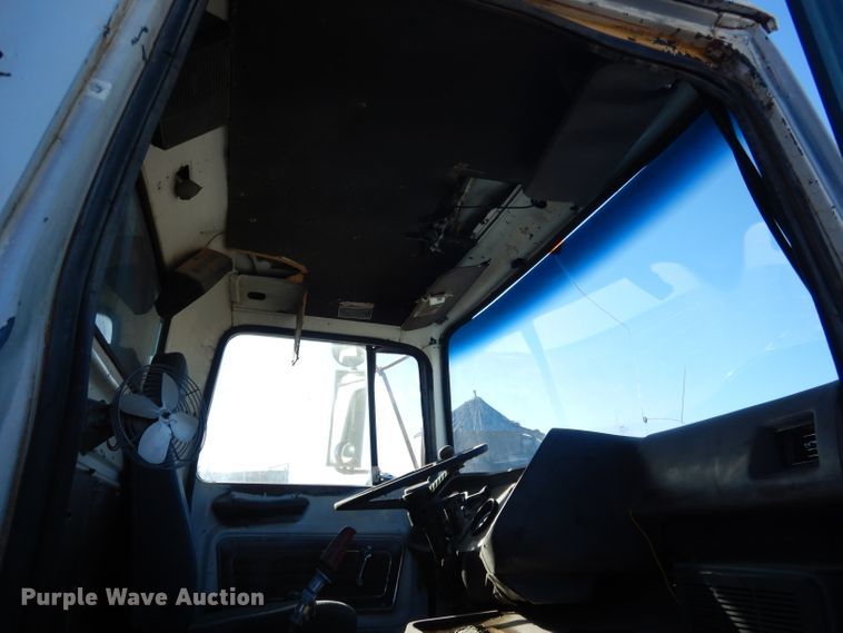 image for item DG5882 1976 Ford LNT9000 grain truck