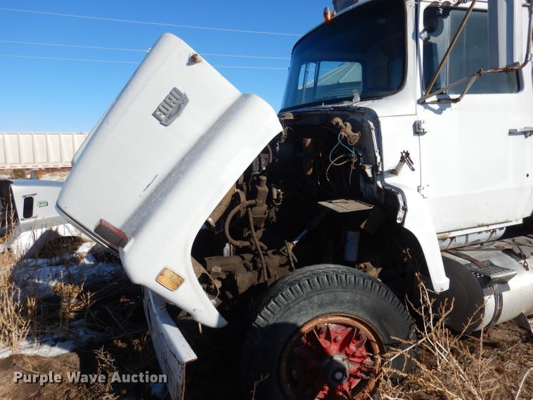 image for item DG5882 1976 Ford LNT9000 grain truck