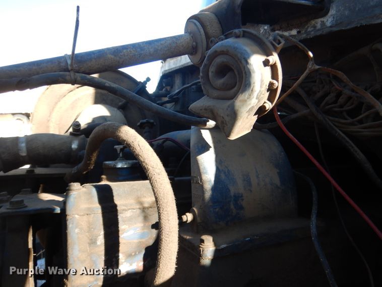 image for item DG5882 1976 Ford LNT9000 grain truck