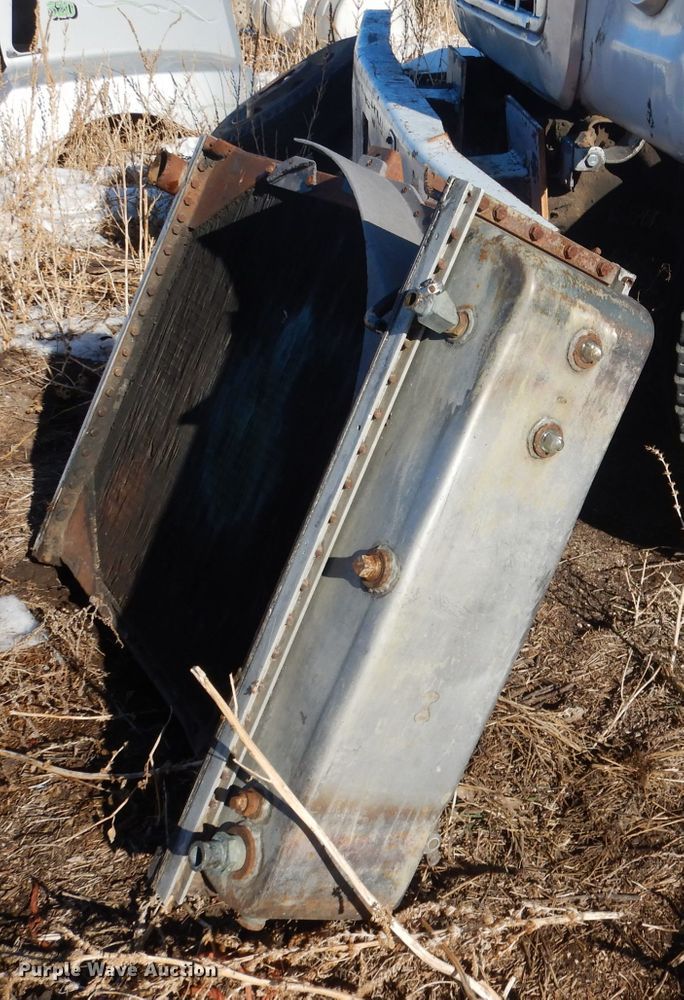 image for item DG5882 1976 Ford LNT9000 grain truck