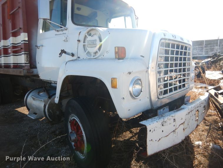 image for item DG5882 1976 Ford LNT9000 grain truck