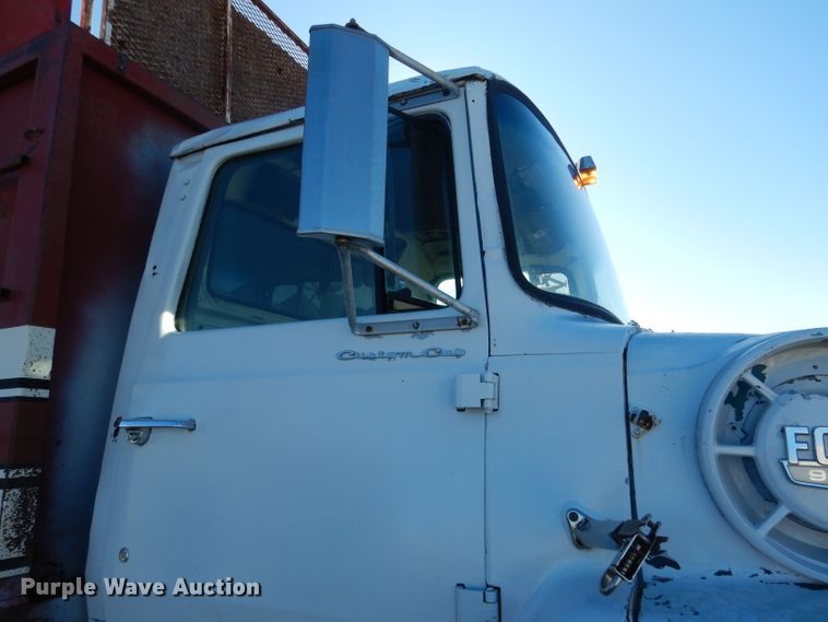 image for item DG5882 1976 Ford LNT9000 grain truck