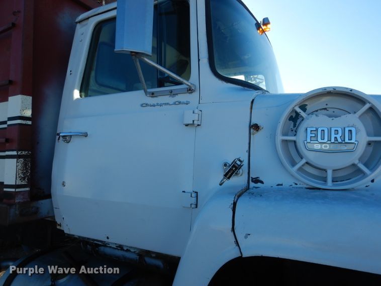 image for item DG5882 1976 Ford LNT9000 grain truck