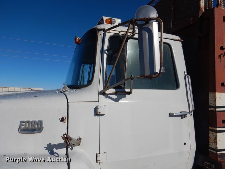 image for item DG5882 1976 Ford LNT9000 grain truck