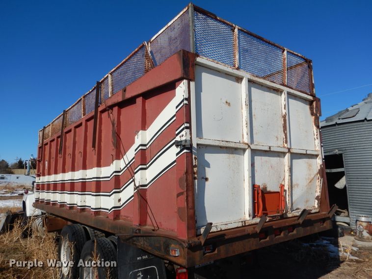 image for item DG5882 1976 Ford LNT9000 grain truck