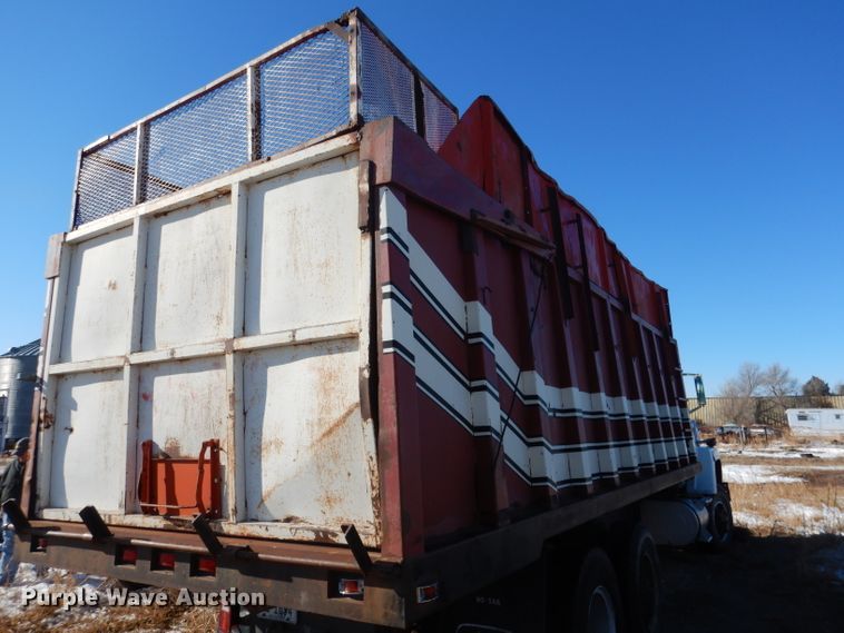 image for item DG5882 1976 Ford LNT9000 grain truck