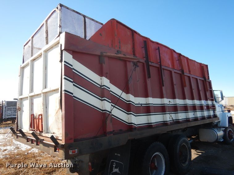 image for item DG5882 1976 Ford LNT9000 grain truck