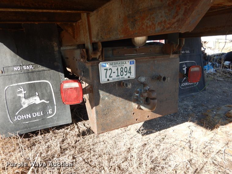 image for item DG5882 1976 Ford LNT9000 grain truck