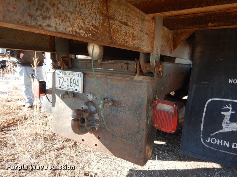 image for item DG5882 1976 Ford LNT9000 grain truck