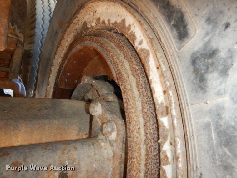 image for item DG5882 1976 Ford LNT9000 grain truck