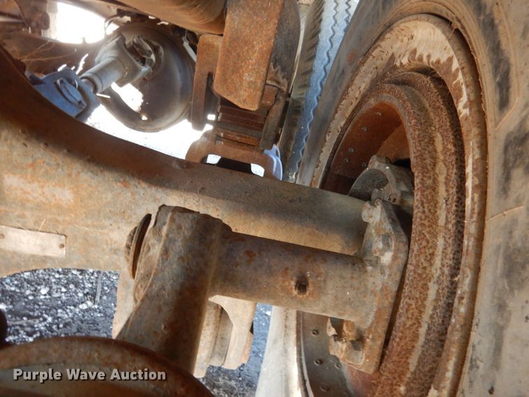 image for item DG5882 1976 Ford LNT9000 grain truck