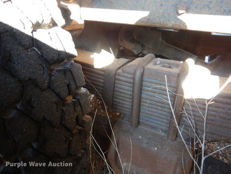 image for item DG5882 1976 Ford LNT9000 grain truck