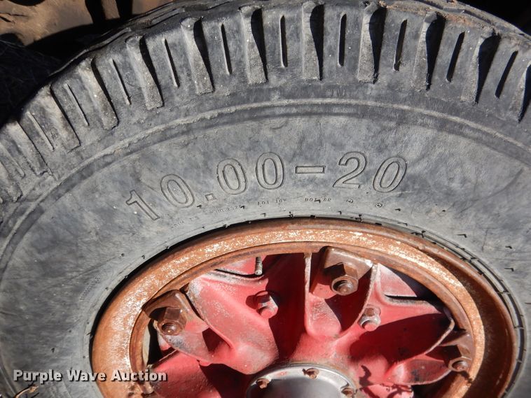 image for item DG5882 1976 Ford LNT9000 grain truck