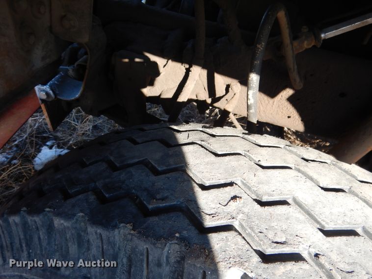 image for item DG5882 1976 Ford LNT9000 grain truck