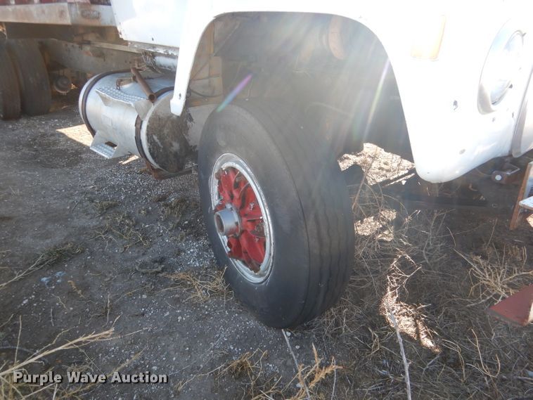 image for item DG5882 1976 Ford LNT9000 grain truck