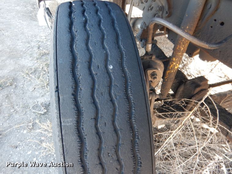 image for item DG5882 1976 Ford LNT9000 grain truck