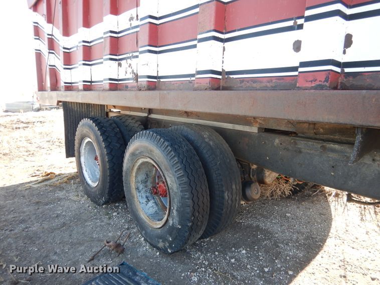 image for item DG5882 1976 Ford LNT9000 grain truck