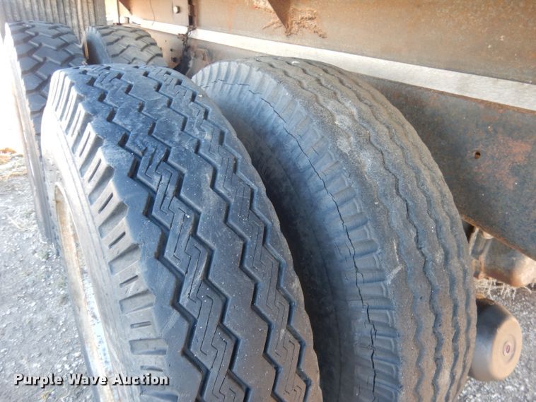 image for item DG5882 1976 Ford LNT9000 grain truck