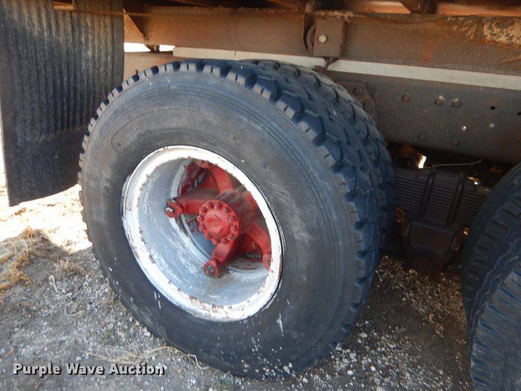 image for item DG5882 1976 Ford LNT9000 grain truck