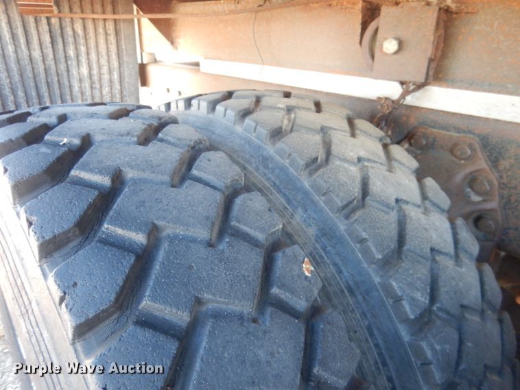 image for item DG5882 1976 Ford LNT9000 grain truck