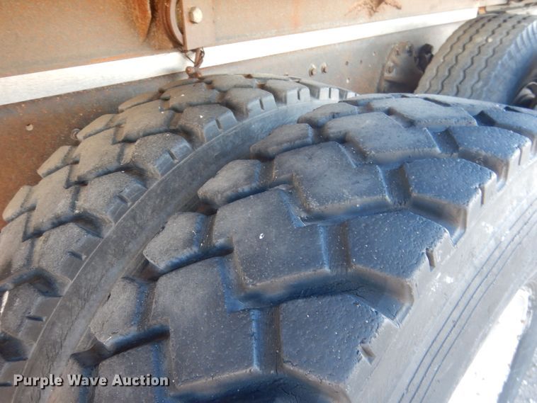 image for item DG5882 1976 Ford LNT9000 grain truck