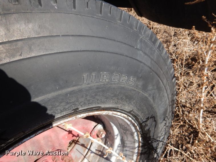 image for item DG5882 1976 Ford LNT9000 grain truck