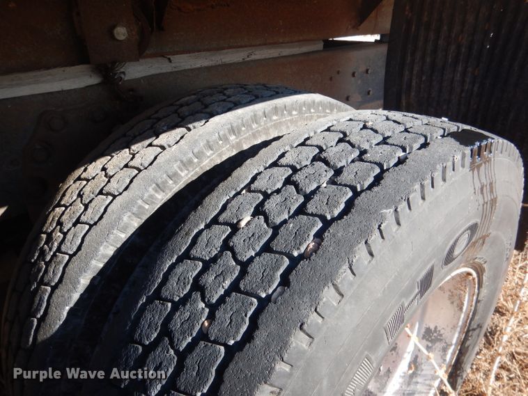 image for item DG5882 1976 Ford LNT9000 grain truck