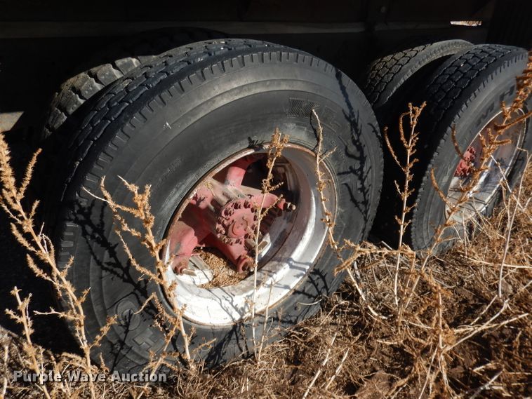 image for item DG5882 1976 Ford LNT9000 grain truck