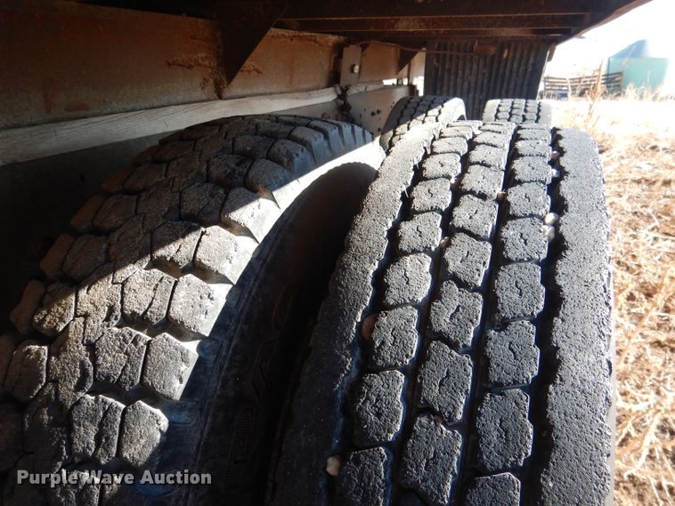 image for item DG5882 1976 Ford LNT9000 grain truck