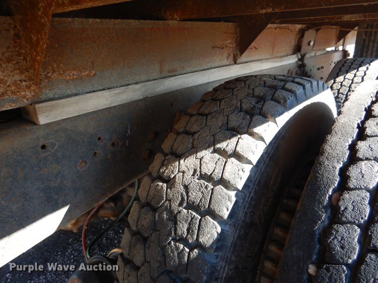 image for item DG5882 1976 Ford LNT9000 grain truck