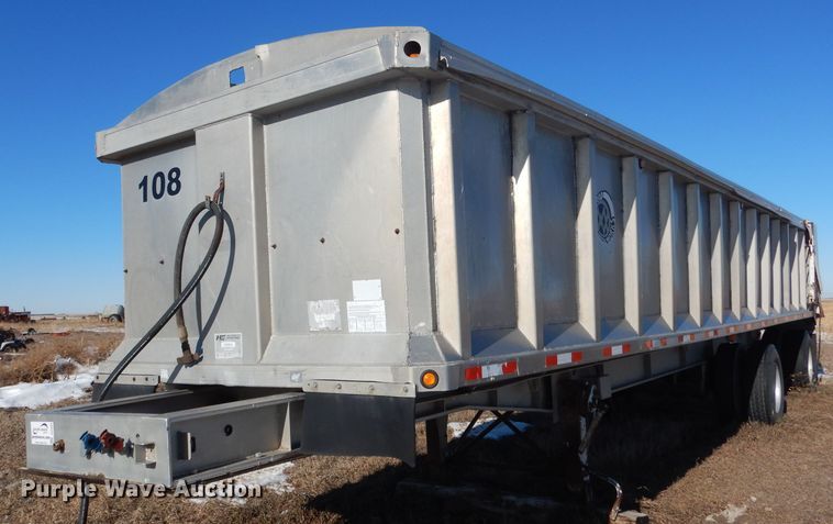 image for item DG5883 2000 Redwood silage trailer