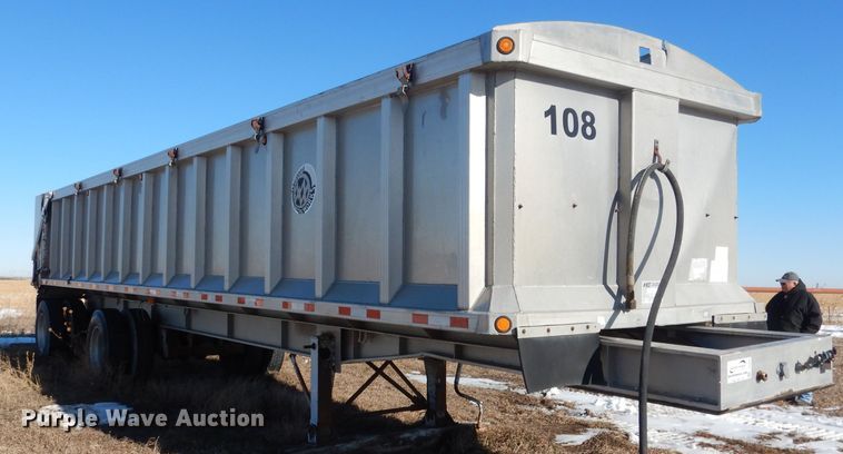 image for item DG5883 2000 Redwood silage trailer