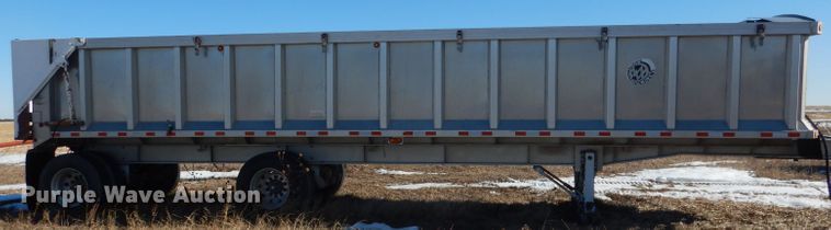 image for item DG5883 2000 Redwood silage trailer