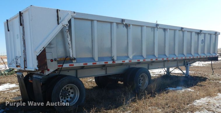 image for item DG5883 2000 Redwood silage trailer