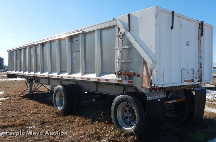 image for item DG5883 2000 Redwood silage trailer