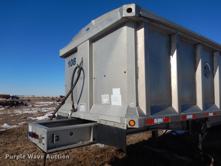 image for item DG5883 2000 Redwood silage trailer