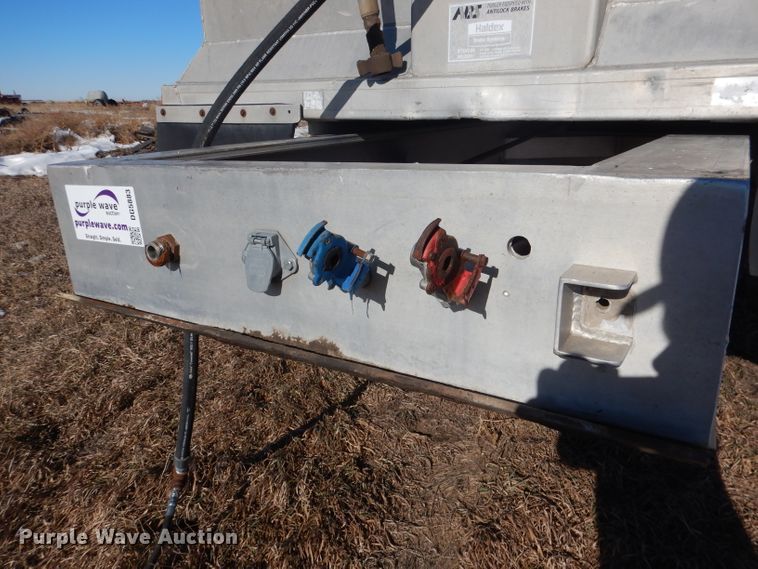 image for item DG5883 2000 Redwood silage trailer